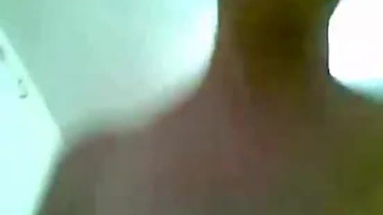 Pareja feliz donde la esposa le cuenta a su esposo como lo hizo con otro